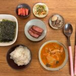 Kim Ji-min Instagram – 백만년만에 손수차린 집밥!
배달음식 지겨워서 후~~ 나 요리 잘하네?
#참치찌개#햄#밥솥밥#명란젓#달래무침#장조림#김
