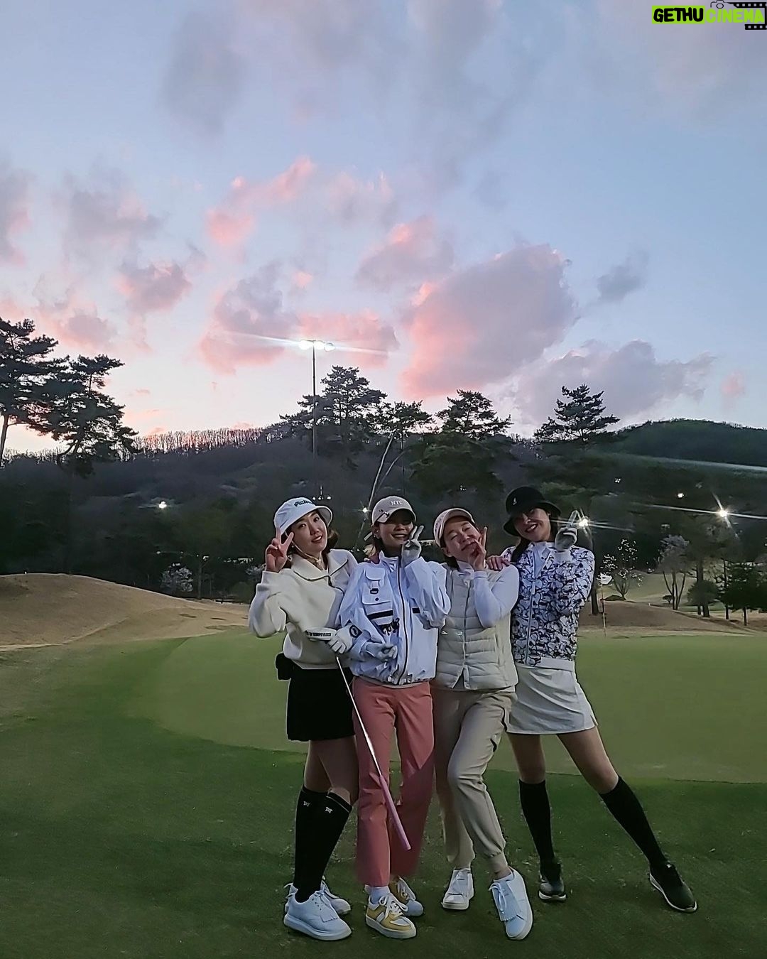 Kim Ji-min Instagram - 마쭈 넘 귀여워서 날라갈까봐 노심초사😍 #마쭈#마쭈골프
