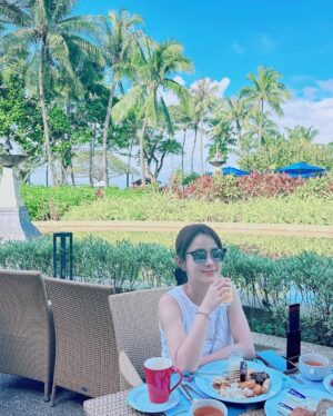 Kim Ji-min Instagram - 으른~되고 첫 가족여행 in코타키나발루
설연휴 고생하신 엄마 모시고 세 딸들이 벌린
번개여행🛫✈️
마지막 3일은 샹그릴라-라사리아 호텔에서
한발짝도 안나왔다 
#가족여행#코타키나발루#shangrilarasariaresort#샹그릴라라사리아#한국날씨실화냐❄️