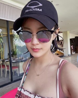 Kim Ji-min Instagram - 으른~되고 첫 가족여행 in코타키나발루
설연휴 고생하신 엄마 모시고 세 딸들이 벌린
번개여행🛫✈️
마지막 3일은 샹그릴라-라사리아 호텔에서
한발짝도 안나왔다 
#가족여행#코타키나발루#shangrilarasariaresort#샹그릴라라사리아#한국날씨실화냐❄️