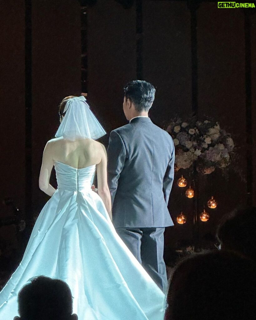 Kim Ji-min Instagram - 보라언니 결혼식때 너무 예뻤는데 우느라고 사진도 많이 못찍었네😍남의꺼 됐다고 안놀아주네 요즘~~!#황보라#박나래오열#정이랑오열#영상찍고있는나도오열#딸시집보내는줄ㅋ