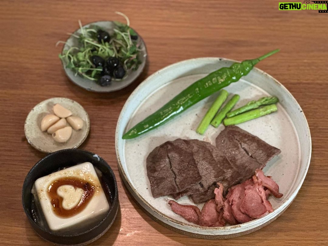 Kim Ji-min Instagram - #키토식단 오늘부터 쫌 해보려고요 낮에 키토묵은지김밥 먹었고요 집에와서 저녁으로 이렇게 먹는데 맞나요? #알려줘용