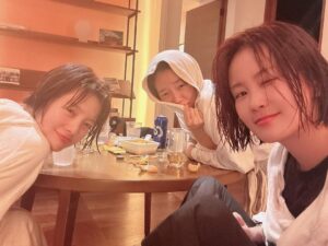 Kim Ji-min Instagram - 여행가는데 비가오길 진심으로 기도하는 우리! 날씨가 안좋을수록 추억이 더 쌓이는 우리!
#저세상텐션#정이랑#황보라#김지민#박나래야기다린다!#나래가없다!