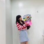 Kim Ji-sook Instagram - 오랜만에 서는 무대가 설레서, 정말 너무 신나고 행복했지만, 사실 무대 촬영을 위해 마주한 모든 분들과의 순간들은 더 잊을 수가 없어요. 환한 미소로 반갑게 대해주시고, 응원 담긴 말씀 아낌없이 주셔서 돌아오는 내내 마음 가득 행복하고 감사했습니다! 벅찬 하루를 선물해 주신 #복면가왕최고