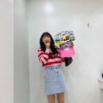 Kim Ji-sook Instagram - 오랜만에 서는 무대가 설레서, 정말 너무 신나고 행복했지만, 사실 무대 촬영을 위해 마주한 모든 분들과의 순간들은 더 잊을 수가 없어요. 환한 미소로 반갑게 대해주시고, 응원 담긴 말씀 아낌없이 주셔서 돌아오는 내내 마음 가득 행복하고 감사했습니다! 벅찬 하루를 선물해 주신 #복면가왕최고