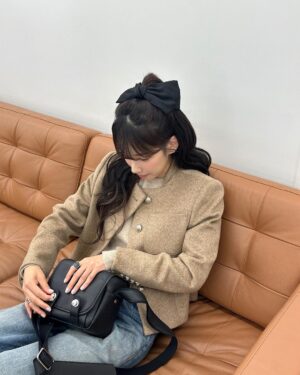 Kim Ji-sook Instagram - 필카 챙겨왔눈데 달랑 두 장 남아 있었당 헿