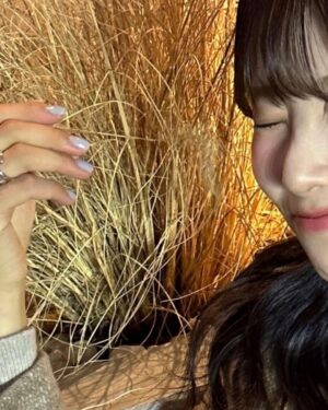 Kim Ji-sook Instagram - 근질근질😖