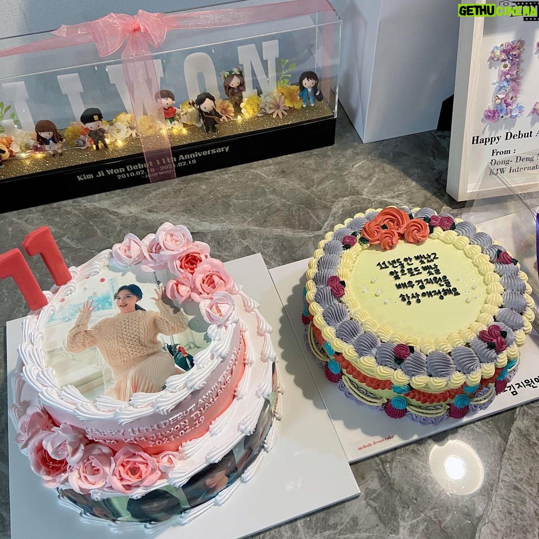 Kim Ji-won Instagram - 덕분에 더욱 특별한 날이 되었어요❤️감사합니다❤️