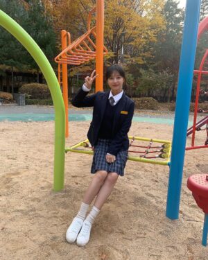 Kim Ji-won Instagram - 윤선아 그리고 이은오를 사랑해주셔서 진심으로 감사드려요❤️ 새로운 경험들로 행복한 시간들이었습니다. 감사합니다☺️ #도시남녀의사랑법