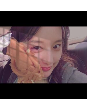 Kim Ji-won Instagram - 윤선아 그리고 이은오를 사랑해주셔서 진심으로 감사드려요❤️ 새로운 경험들로 행복한 시간들이었습니다. 감사합니다☺️ #도시남녀의사랑법