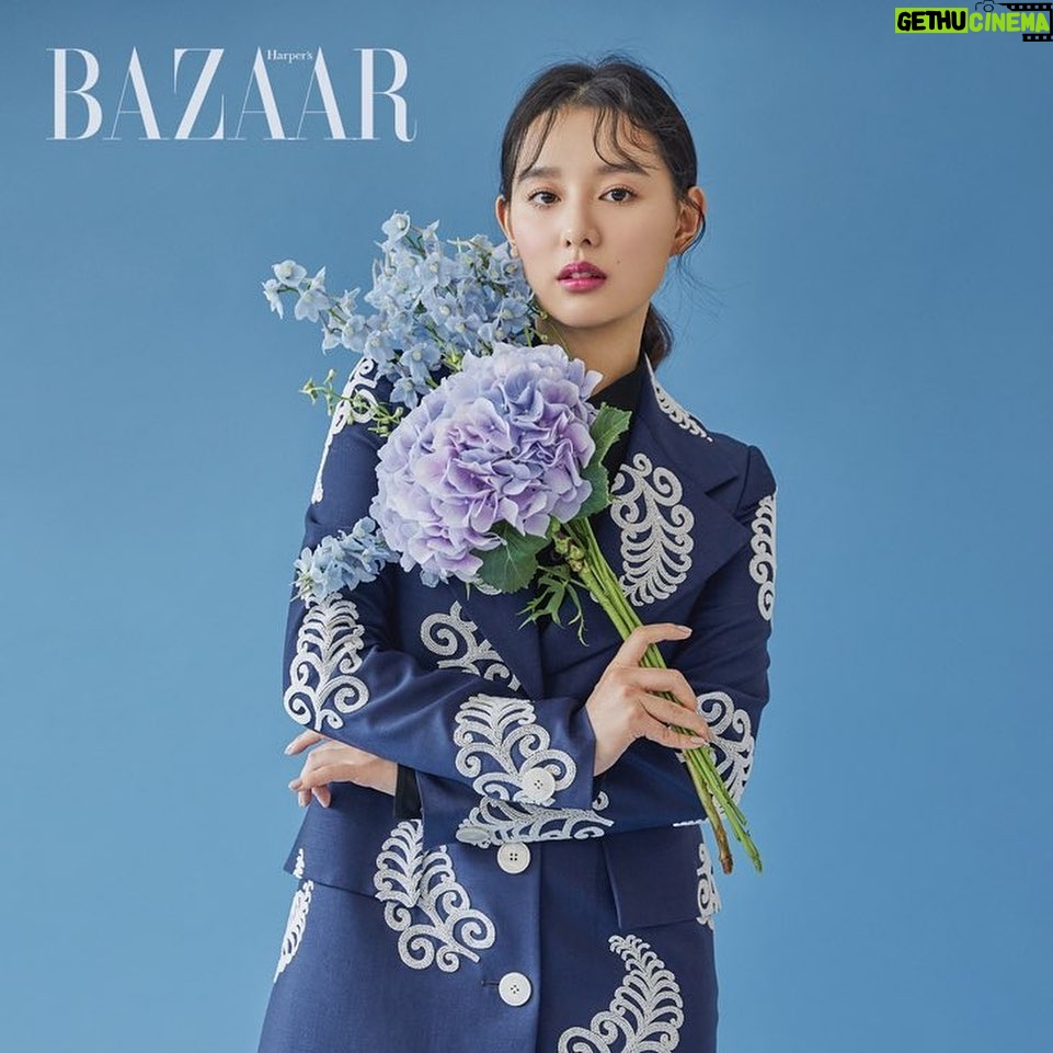 Kim Ji-won Instagram - @harpersbazaarkorea 💙