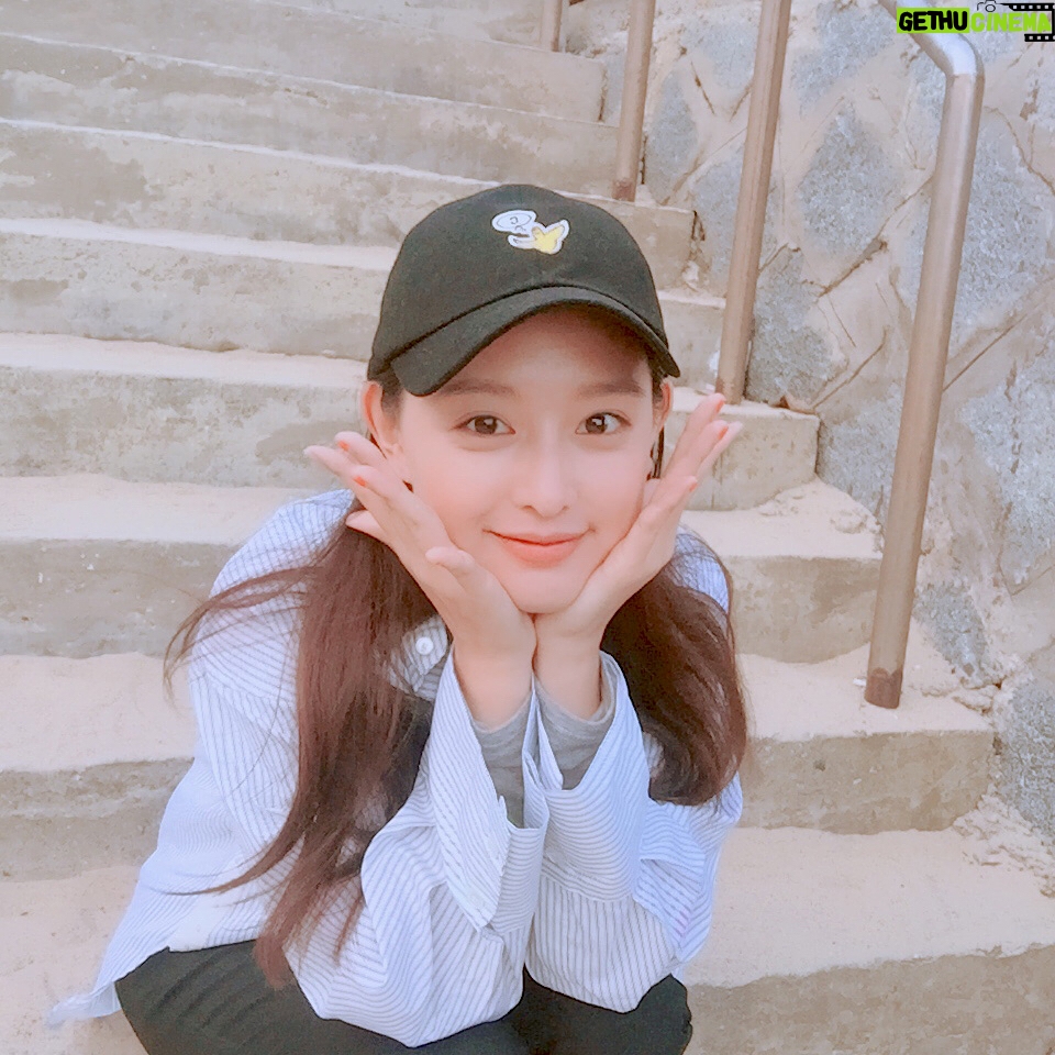Kim Ji-won Instagram - 감사합니다 덕분에 행복한 생일 보냈습니다 🎂❤️ #20171019