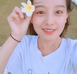 Kim Ji-won Instagram - 🌼