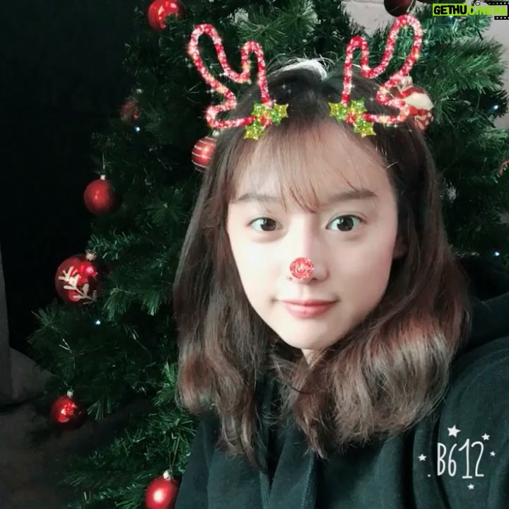 Kim Ji-won Instagram - 💕🎄💕