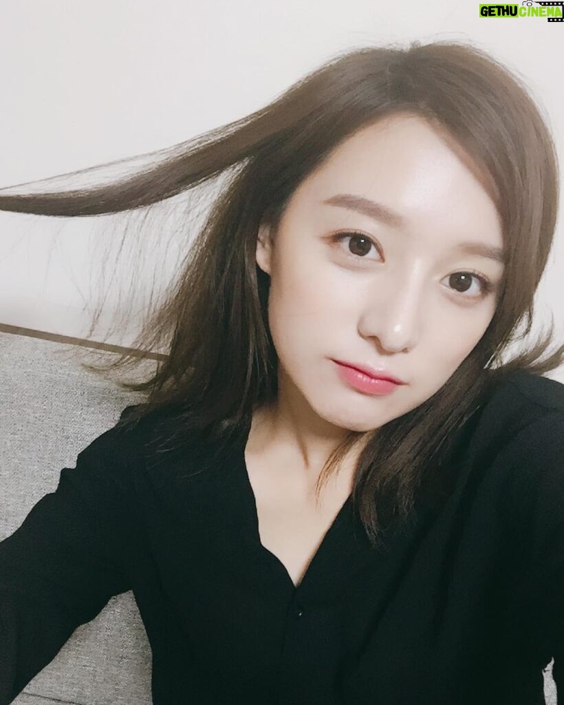 Kim Ji-won Instagram - hair grows✌️