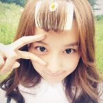 Kim Ji-won Instagram - 젤 좋아하는 사진 #계란꽃 #원래이름은개망초