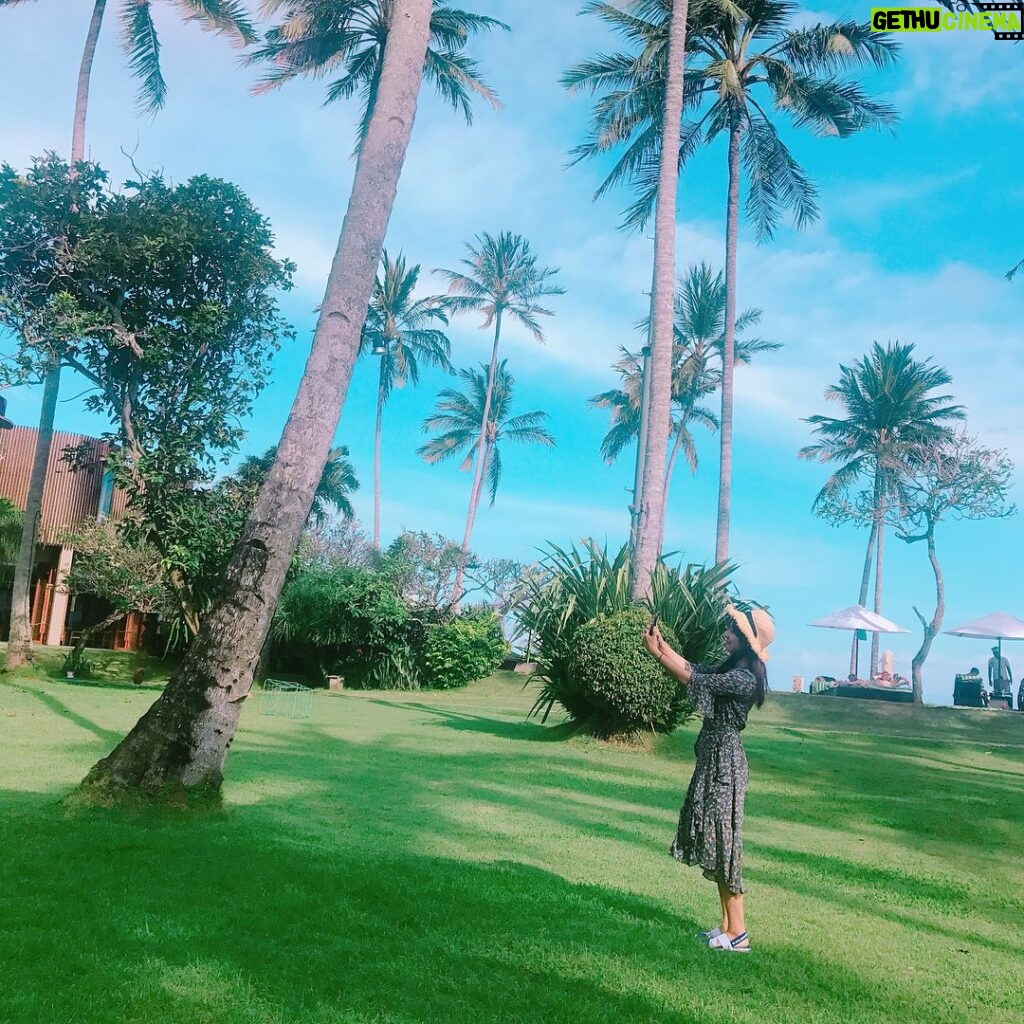 Kim Ji-won Instagram - ☀️ #힐링 #발리 #짠디비치빌라 #짠디비치리조트