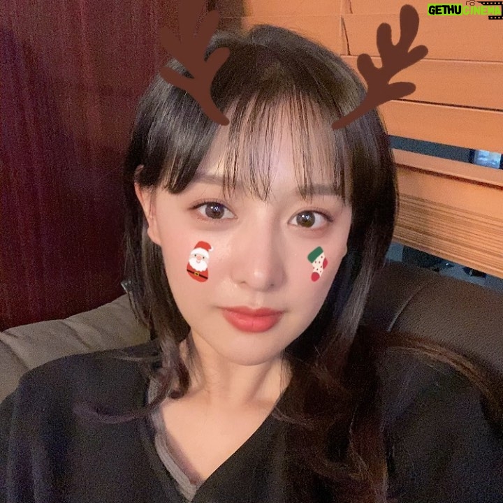Kim Ji-won Instagram - 메리크리스마스🎄❤️ 오늘은 따뜻한 집에서 #도시남녀의사랑법