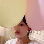 Kim Ji-won Instagram - 🎈