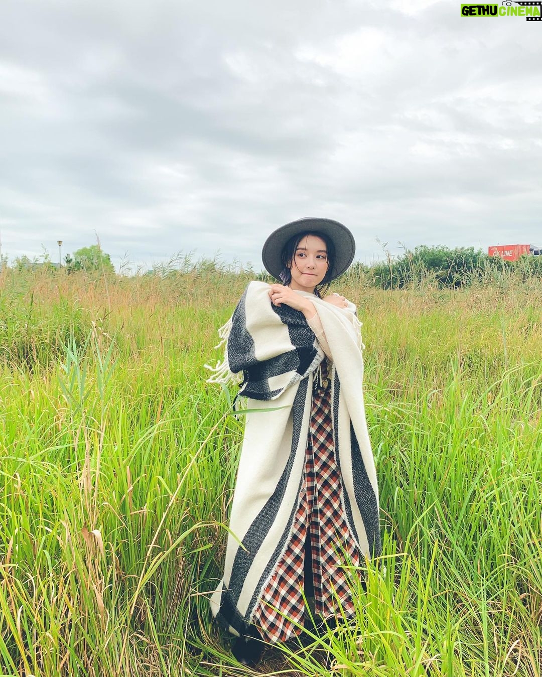 Kim Ji-won Instagram - 오늘 밤 10시 브이라이브에서 만나요😚