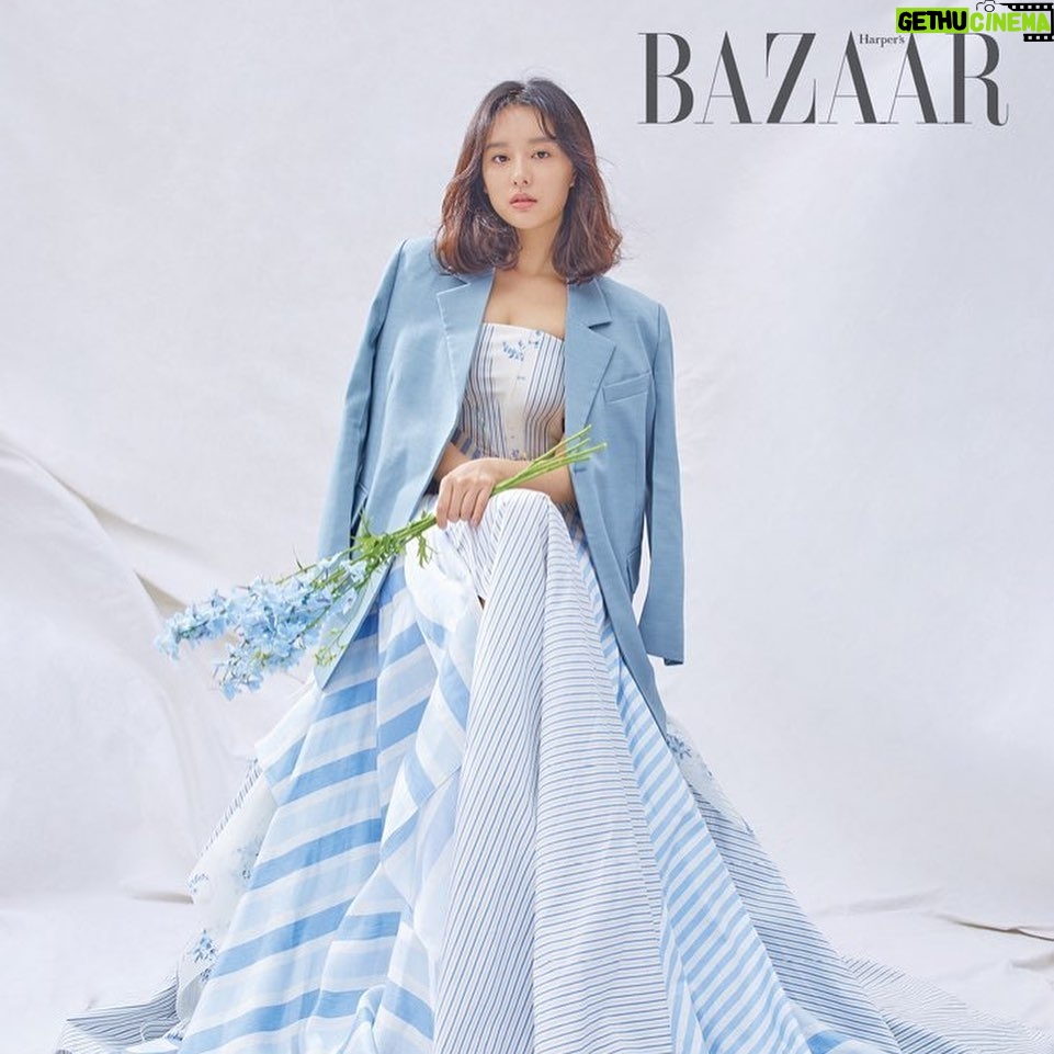 Kim Ji-won Instagram - @harpersbazaarkorea 💙