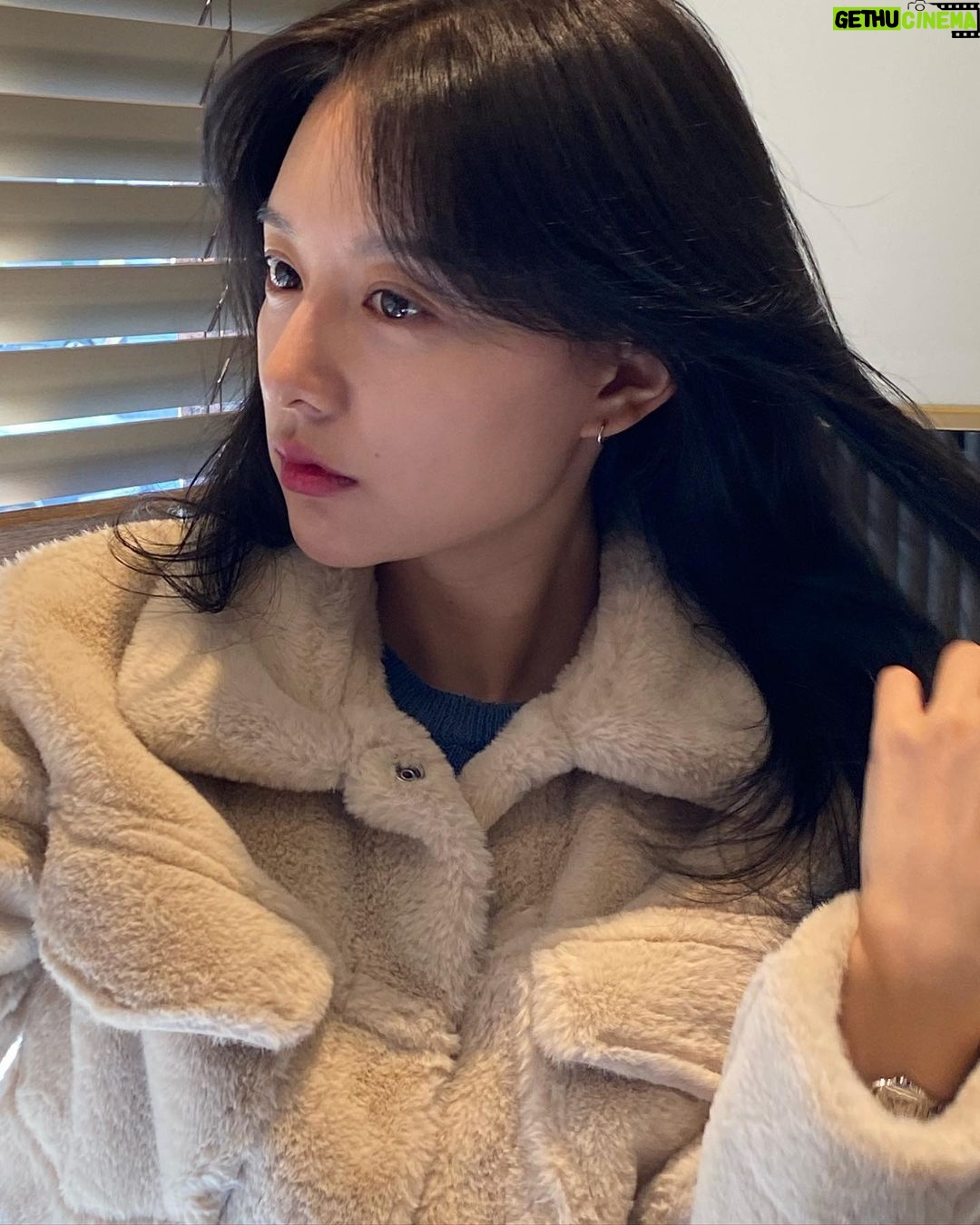 Kim Ji-won Instagram - 올 한 해도 고생 많으셨습니다. 2022년을 잘 마무리하는 행복한 하루 되시기를 바랍니다. 🌟