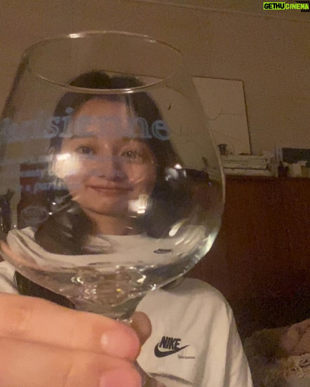 Kim Ji-won Instagram - 올 한 해도 고생 많으셨습니다. 2022년을 잘 마무리하는 행복한 하루 되시기를 바랍니다. 🌟