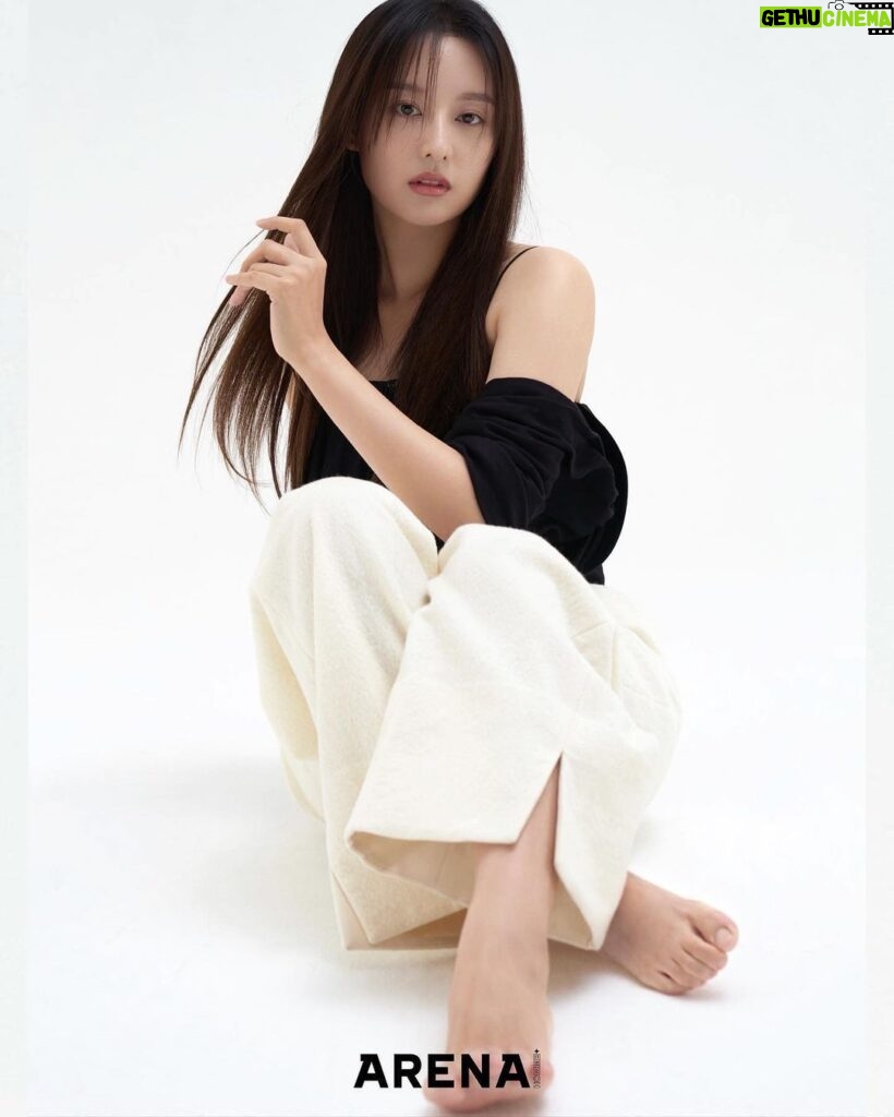 Kim Ji-won Instagram - @arenakorea 🤍🖤