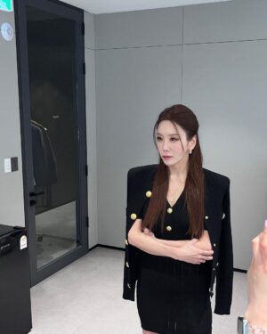 Kim Jung-eun Instagram - 사랑하는 황금주 styling😎