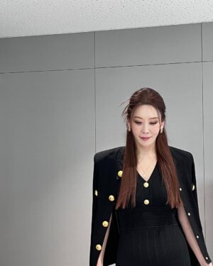 Kim Jung-eun Instagram - 사랑하는 황금주 styling😎
