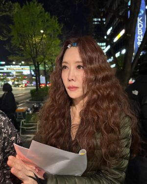 Kim Jung-eun Instagram - With 빵노래😎