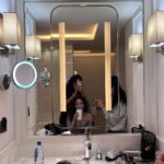 Kim Jung-eun Instagram – 집에도 못가고, 밖에도 못나가고, 한동안 호텔 격리(?)분위기로다가 갇혀서 찍었던 해리티지😱🥹우리 최고 스텝들 덕분에 예쁘게😘