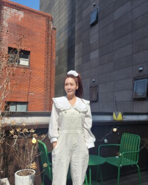 Kim Jung-eun Instagram - 사랑하는 딸 남순이, 사랑하는 엄마 길중간 여사님, 제일 사랑스런 삼모녀씬😘좀 민망했던..황바다 입니다😅#힘쎈여자강남순