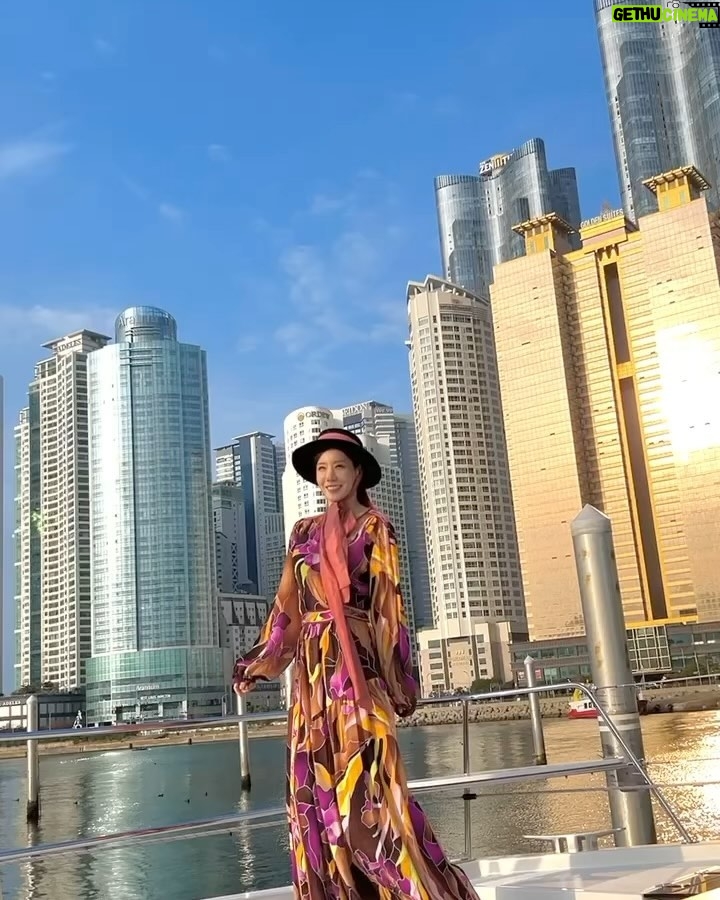 Kim Jung-eun Instagram - 요트 삼매경⛵️투머치 황금주😎벌써 일주일이 지나갔네요! 내일밤 10:30 JTBC 입니다🥴#힘쎈여자강남순#황금주
