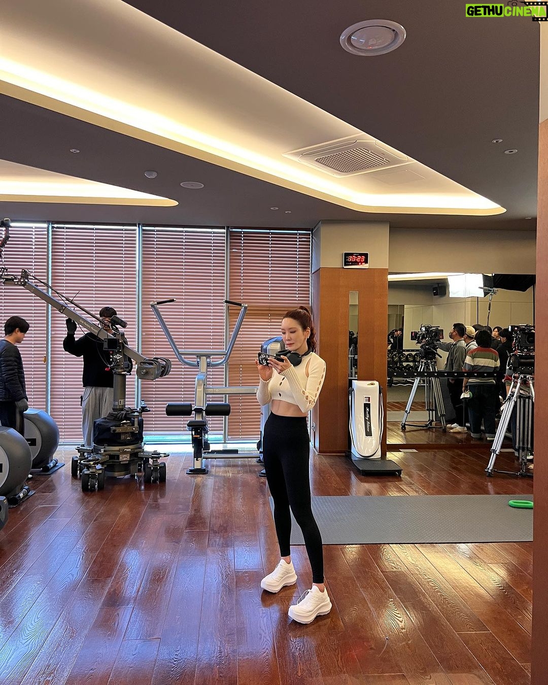 Kim Jung-eun Instagram - 크로스핏 황금주😎👊👊👊🏋️♂️🏋️♂️🏋️♂️#힘쎈여자강남순#JTBC 10/28 토요일밤 10:30 7부 화려합니다😘