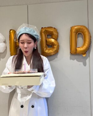 Kim Jung-eun Instagram - 생일날, 사랑하는 내 드라마를 찍으며 하루를 보내는것도 의미있겠다 싶었어요☺️근데 살면서 아마도 가장 축하를 많이 받았던, 잊지못할 생일이었습니다🥹좀 늦었지만 모두에게,정말 감사하고 진심으로 행복했던 하루였다고 꼭 얘기해주고 싶었어요!!고맙고 사랑하고 수고하셨습니다