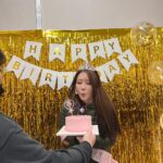 Kim Jung-eun Instagram - 생일날, 사랑하는 내 드라마를 찍으며 하루를 보내는것도 의미있겠다 싶었어요☺️근데 살면서 아마도 가장 축하를 많이 받았던, 잊지못할 생일이었습니다🥹좀 늦었지만 모두에게,정말 감사하고 진심으로 행복했던 하루였다고 꼭 얘기해주고 싶었어요!!고맙고 사랑하고 수고하셨습니다