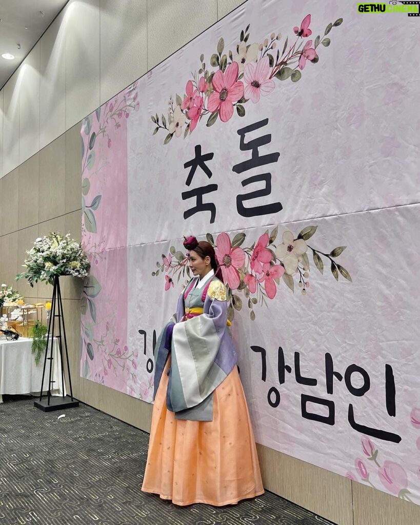 Kim Jung-eun Instagram - 굿모닝😘바로 오늘밤!!10:30JTBC입니다#힘쎈여자강남순#황금주