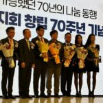 Kim Jung-eun Instagram – 이렇게 예쁜 감사패라니요!!2001년 홍보대사를시작해서 함께한 시간이 벌써 23년!!!!😱대한사회복지회 창립 70주년 축하드리고 감사합니다💝