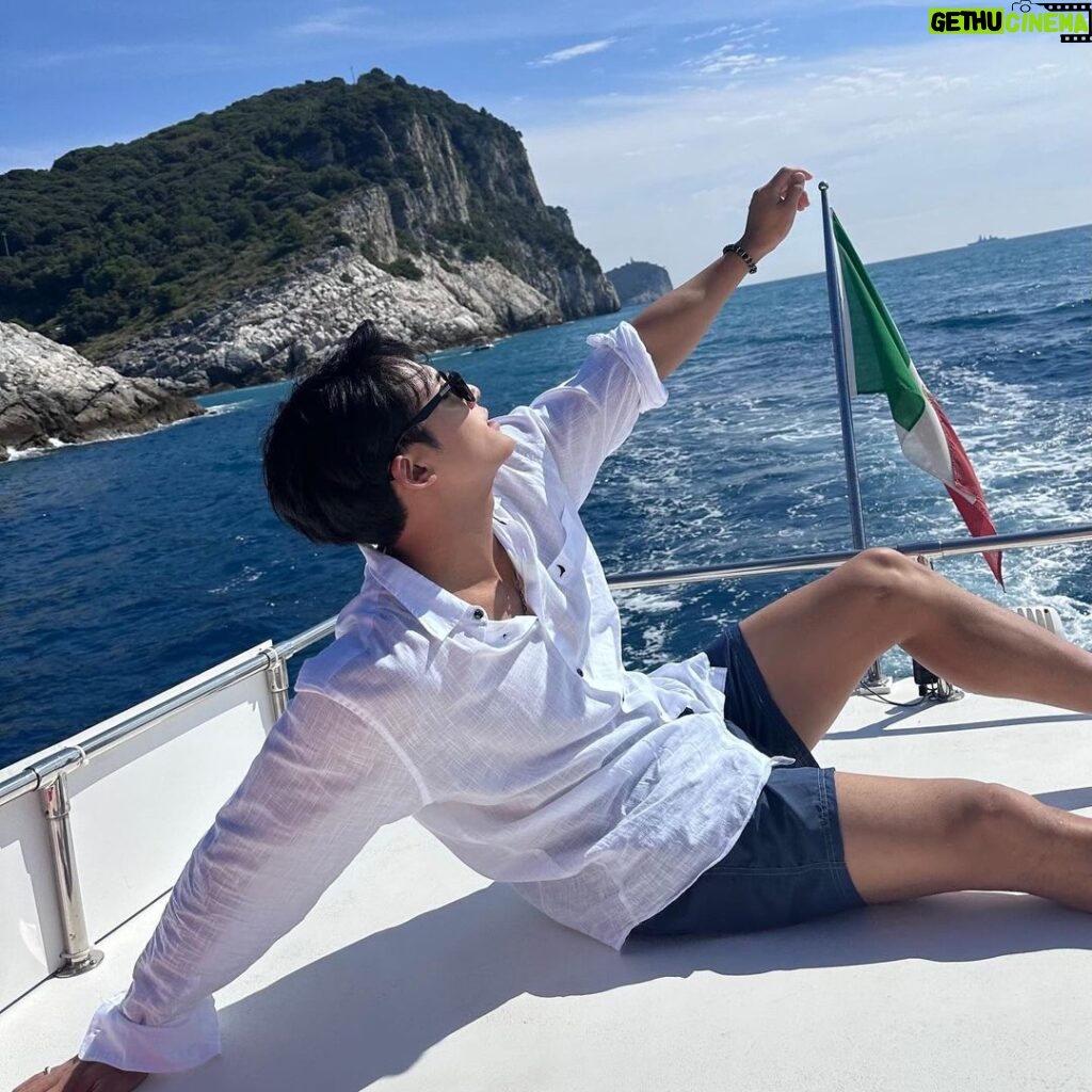 Kim Min-gyu Instagram - Italy,salute 💚🤍❤️
