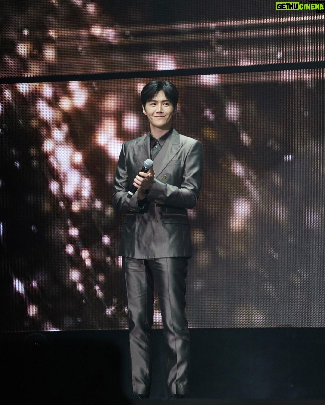 Kim Seon-ho Instagram - 와주셔서 고맙습니다 :) 인이어는 … 양쪽 다 차야 제 목소리가 들리네요 ㅎㅎㅎ 담엔 더 잘 불러볼게요.🤣