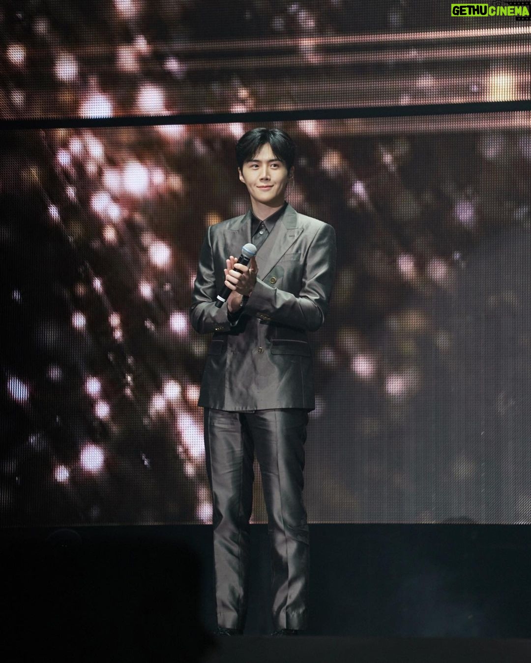 Kim Seon-ho Instagram - 와주셔서 고맙습니다 :) 인이어는 … 양쪽 다 차야 제 목소리가 들리네요 ㅎㅎㅎ 담엔 더 잘 불러볼게요.🤣