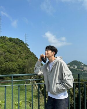 Kim Seon-ho Instagram - 😀