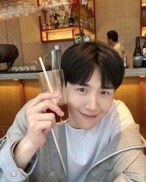 Kim Seon-ho Instagram - 😀