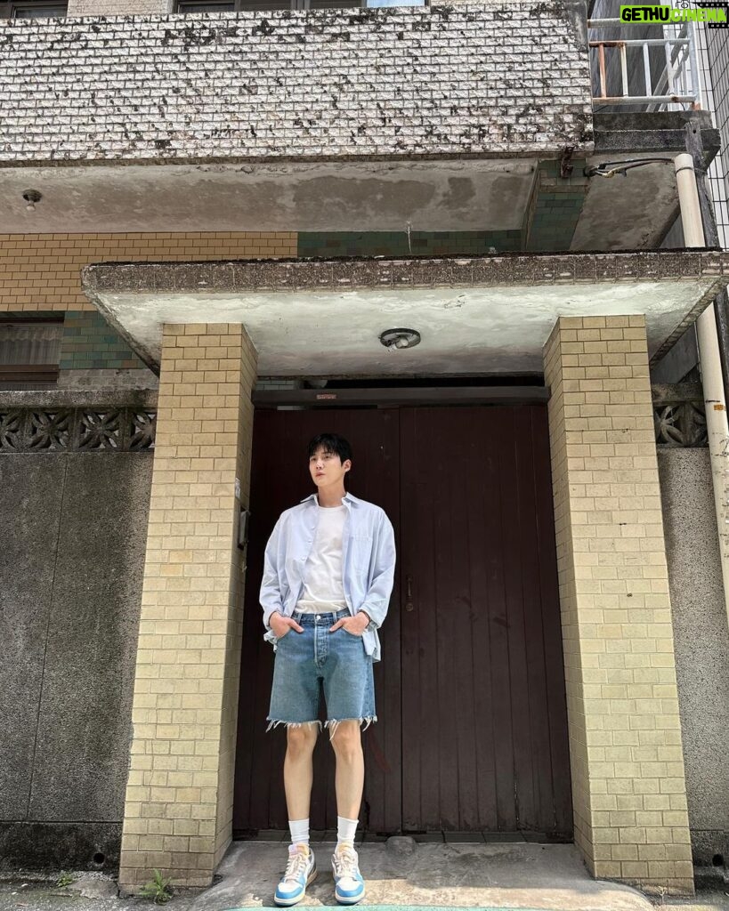 Kim Seon-ho Instagram - 사진 … 어렵네… 🤣