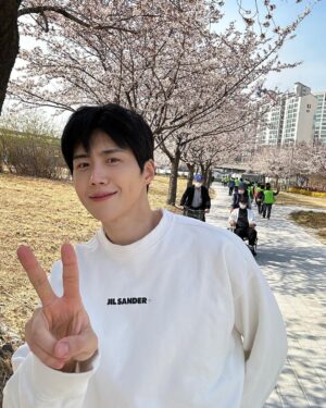 Kim Seon-ho Instagram - 봄 [: