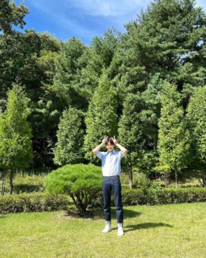 Kim Seon-ho Instagram - #갯마을차차차 
9시에도 차차차 :)