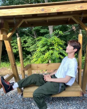 Kim Seon-ho Instagram - 오늘도 갯갯갯 #갯차 9시 :)