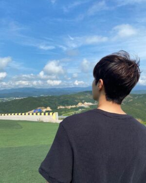 Kim Seon-ho Instagram - #갯마을차차차 
토일 밤 9시 9시 9시 ◡̈
