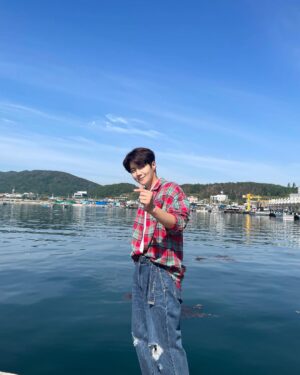 Kim Seon-ho Instagram - #갯차  오늘도 밤 9시 ◡̈